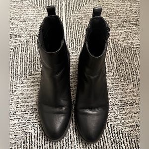 Steve Madden Chelsea Boots. Black. Size 7.5